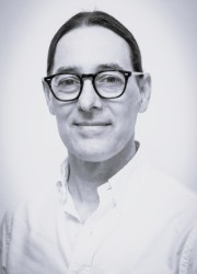 Robert Curley Álvarez