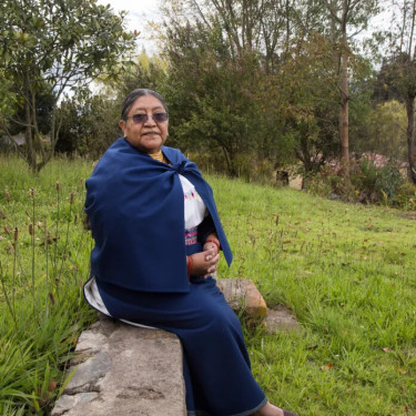 Nina Pacari Vega Conejo